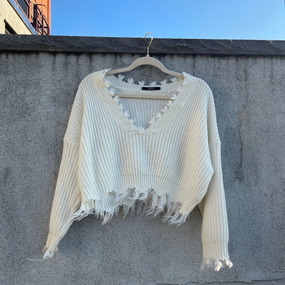 ZAFUL small white distressed crop top sweater